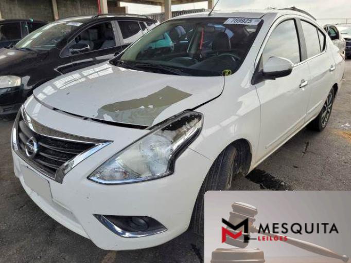 NISSAN VERSA 18/18