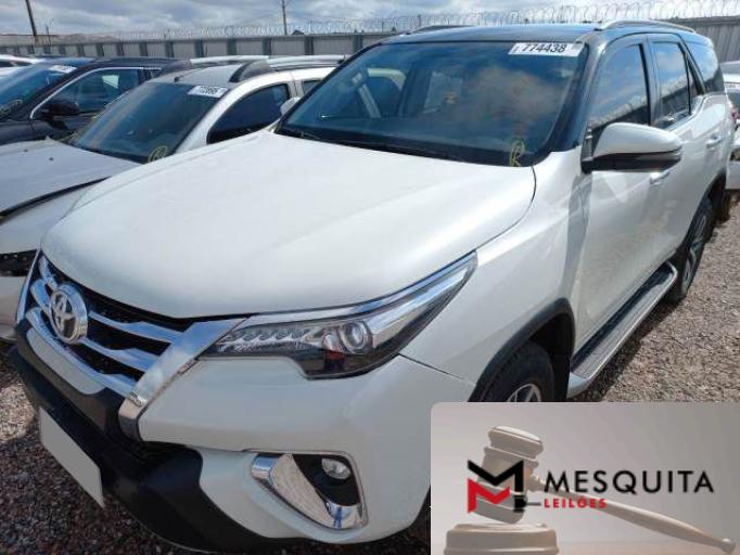 TOYOTA HILUX SW4 19/19 