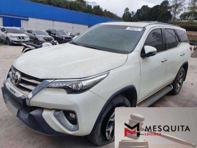 TOYOTA HILUX SW4 19/19