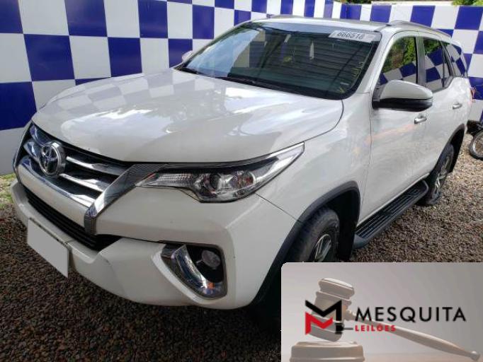 TOYOTA HILUX SW4 19/19